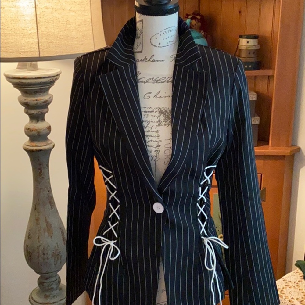 Beautiful Blazer - Picture 9 of 10
